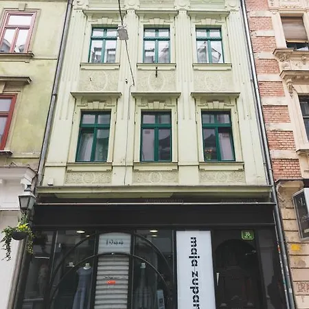 Sweet 16 Apartment *