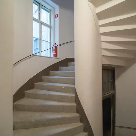 Sweet 16 Apartment *