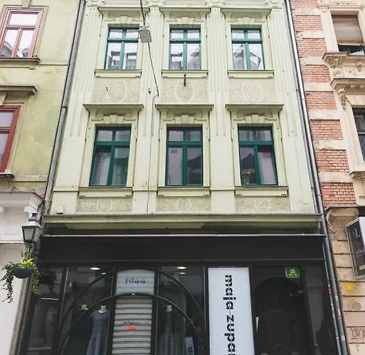 Sweet 16 Apartment *