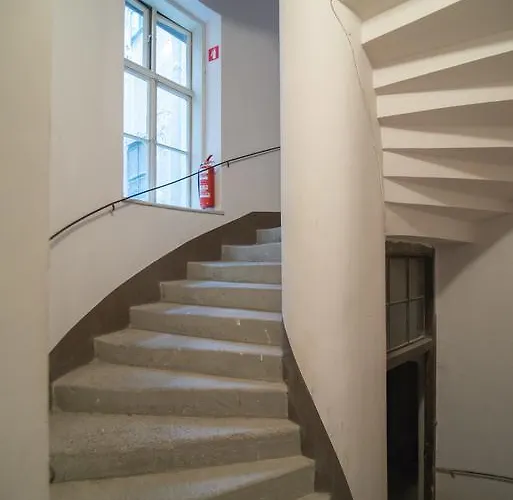 Sweet 16 Apartment *